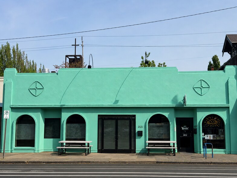 Primary Photo Of 2121 NE Broadway St, Portland Storefront For Sale