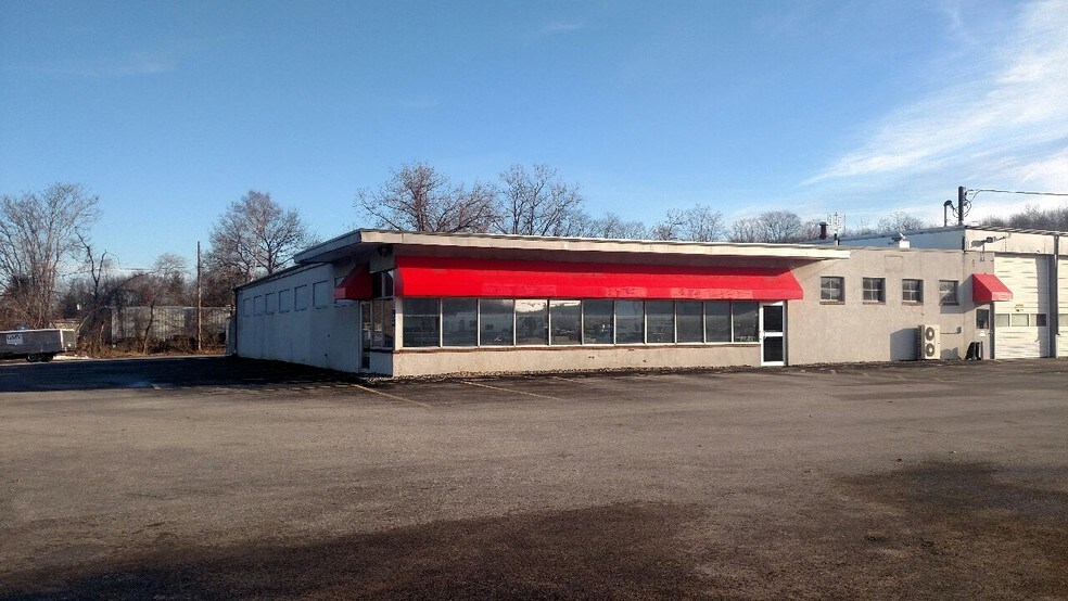 More Photos Of 35 SW Cutoff, Worcester Service For Lease