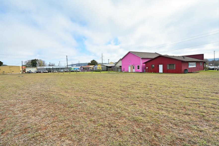 More Photos Of 1642 FM 2673, Canyon Lake Storefront Retail Office For Lease