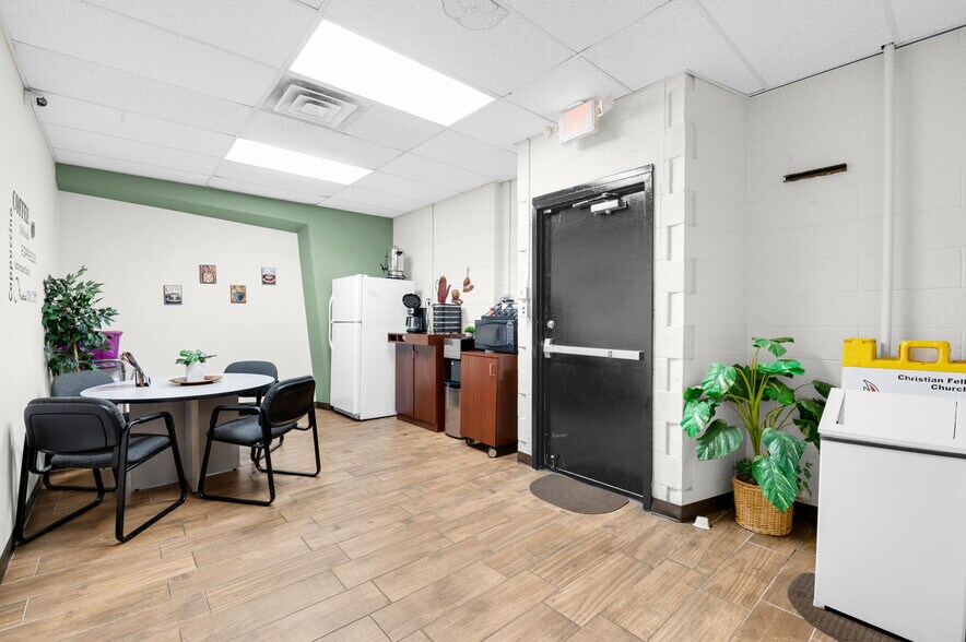 More Photos Of 831 S Circle Dr, Colorado Springs Storefront Retail Office For Sale
