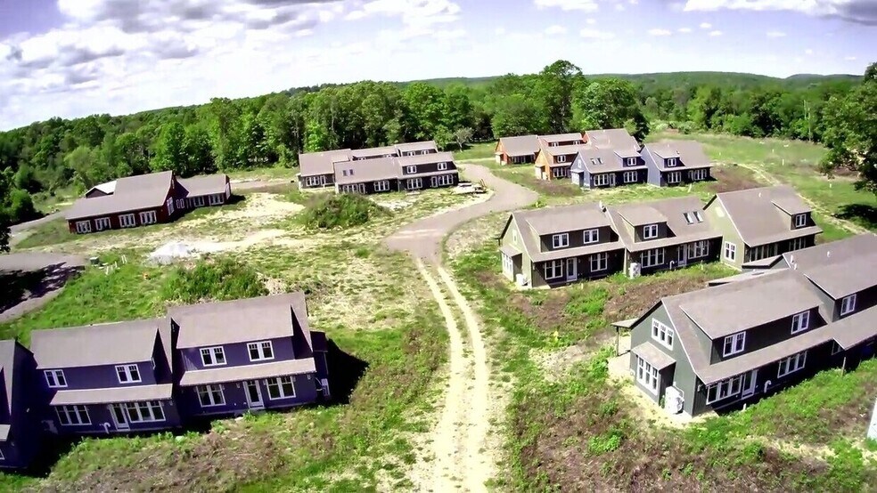 Primary Photo Of 58 Old Amity Rd, Bethany Apartments For Sale