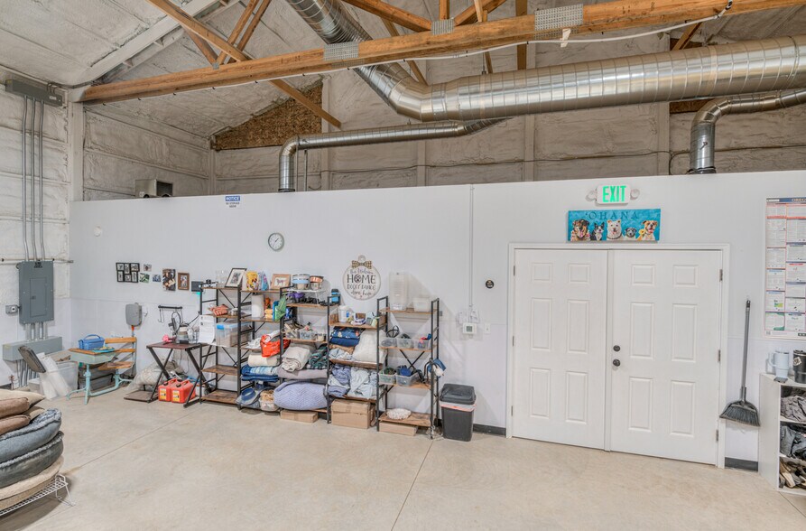 More Photos Of 56870 Enterprise Dr, Sunriver Flex For Sale