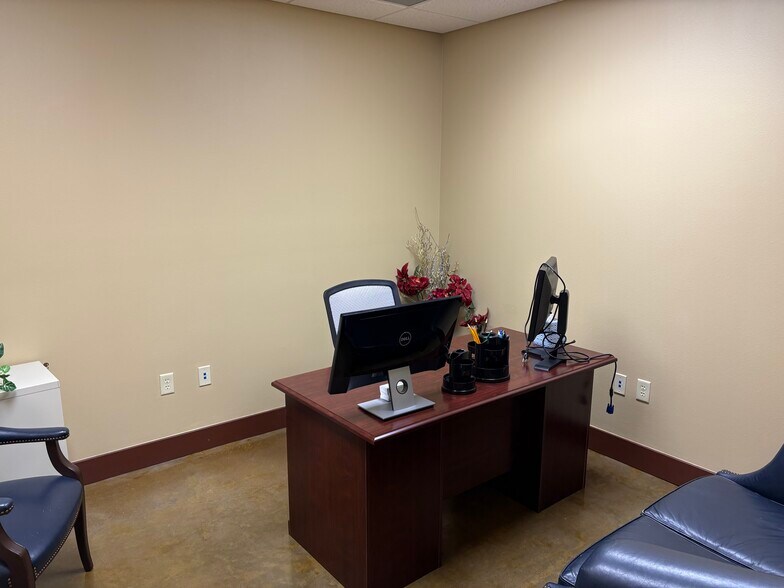 More Photos Of 7250 Red Bug Lake Rd, Oviedo Office For Sale