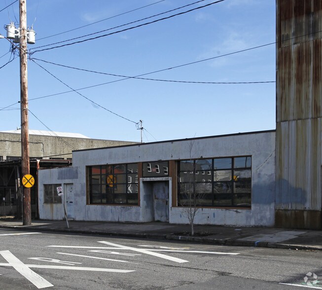 More Photos Of 2218 NW 21st Ave, Portland Warehouse For Lease