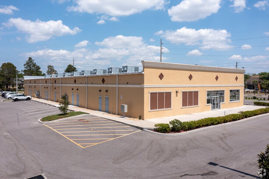 More Photos Of 1104 S Clarke Rd, Ocoee Storefront Retail Office For Lease