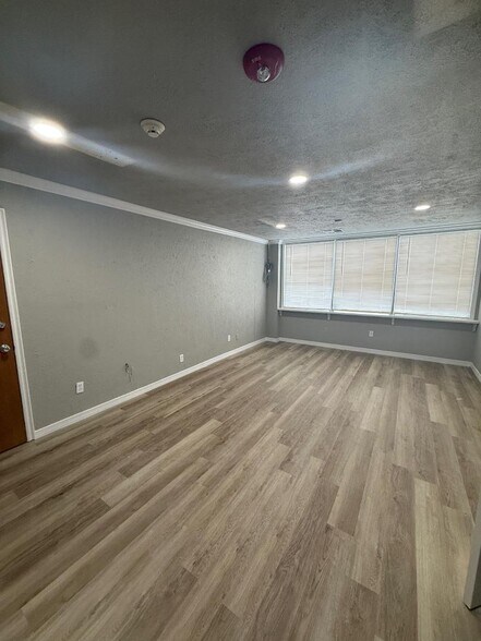 More Photos Of 1315 24th Ave SW, Norman Office For Lease