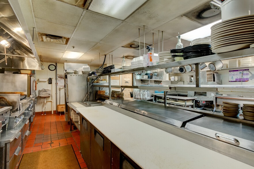 More Photos Of 1702 Park Hill Dr, Gainesville Restaurant For Sale