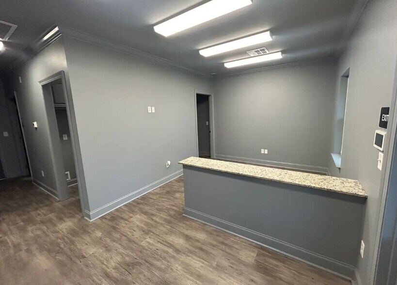 More Photos Of 308 Eastbank st, Gonzales Industrial For Lease