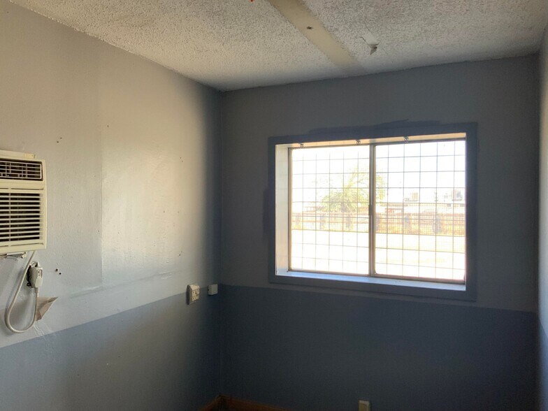 More Photos Of 504 N 2nd St, Carrizo Springs Warehouse For Sale