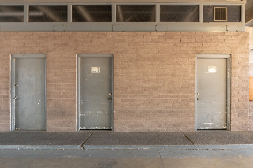 More Photos Of 324 N Country Club Dr, Mesa Carwash For Lease