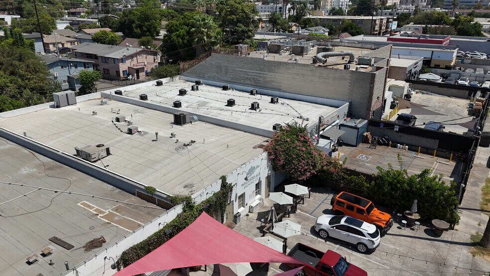 More Photos Of 14741-14743 Calvert St, Van Nuys Service For Sale