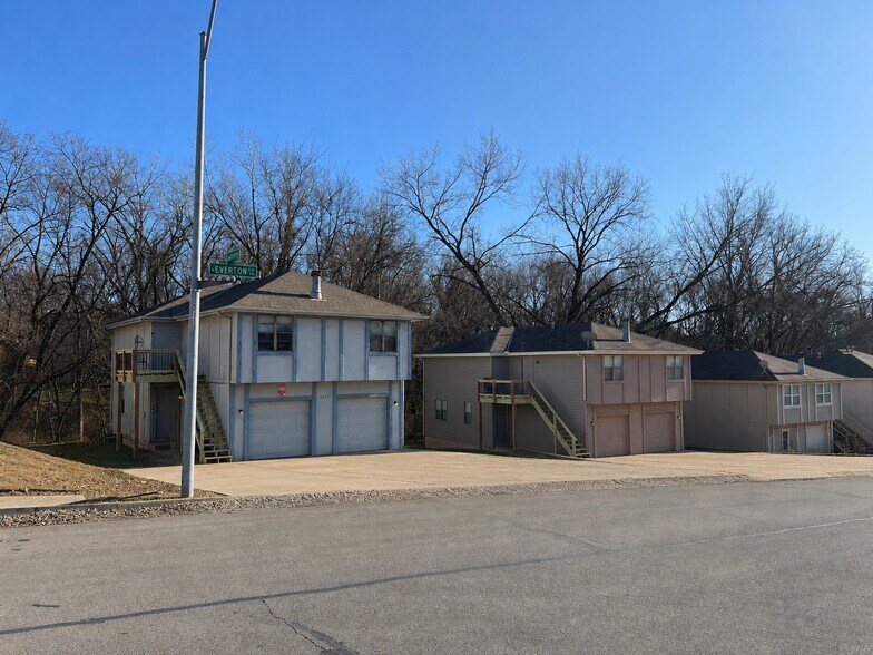 More Photos Of 8213 N Everton Ave, Kansas City Multifamily For Sale