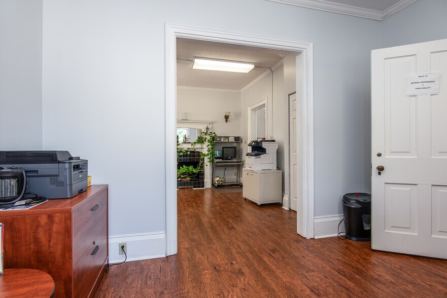 More Photos Of 109 College St, Kitchener Office For Sale