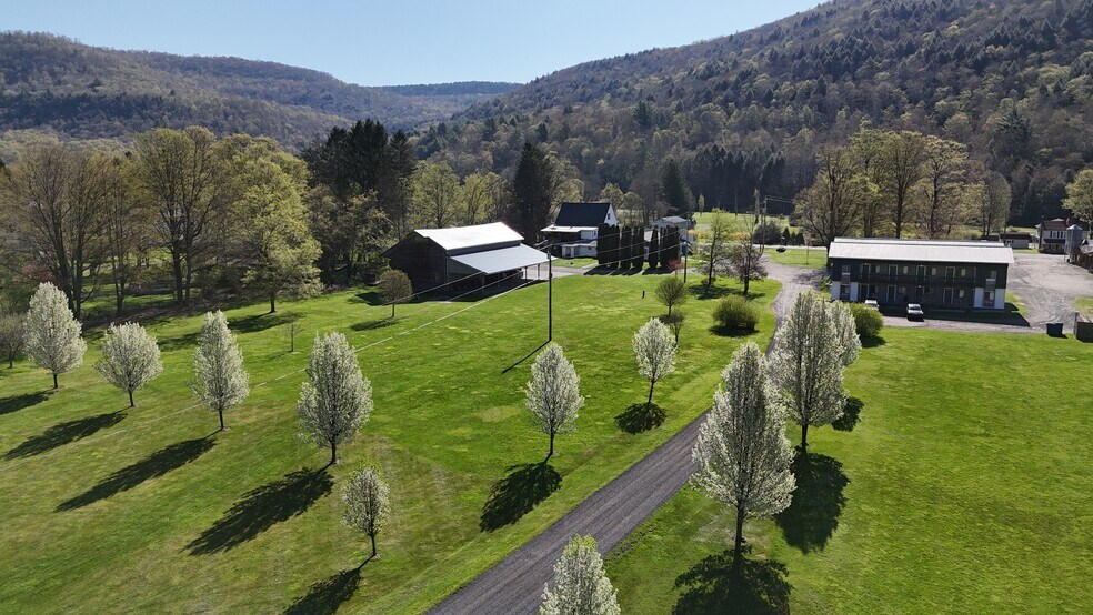 More Photos Of 159 Rockland Rd, Roscoe Hotel For Sale