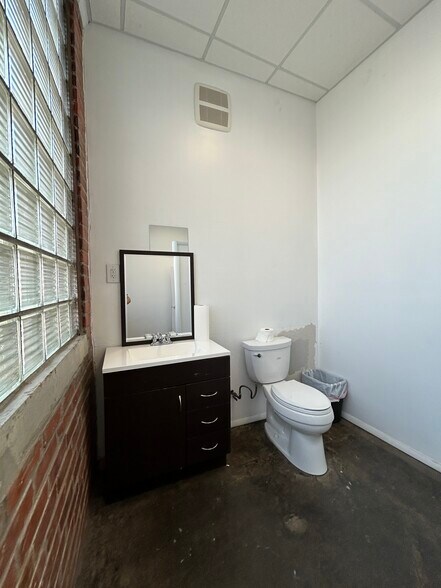 More Photos Of 1645 Blue Rock St, Cincinnati Light Manufacturing For Lease