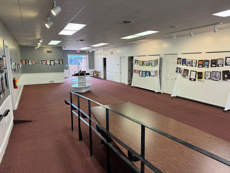 More Photos Of 305-307 E Main St, Front Royal Office For Sale