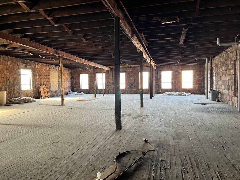 More Photos Of 1813 3rd Ave S, Birmingham Flex For Sale