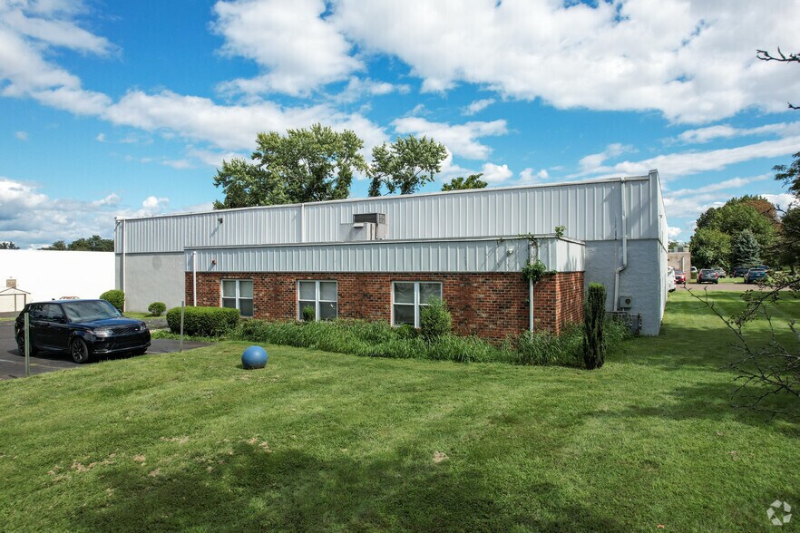 More Photos Of 290 Andrews Rd, Trevose Flex For Lease