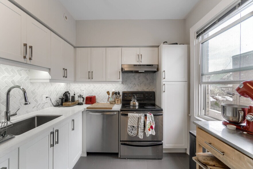 More Photos Of 4 Oriole Gdns, Toronto Apartments For Sale