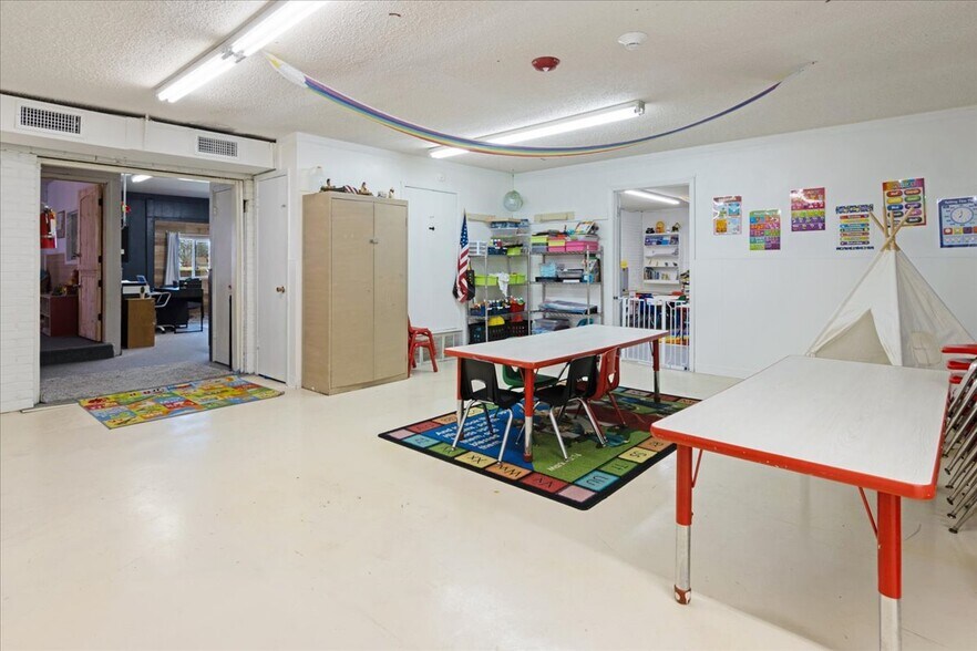 More Photos Of 1201 W Nelson St, Denison Daycare Center For Sale