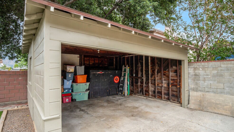 More Photos Of 10346 Oro Vista Ave, Sunland Multifamily For Sale