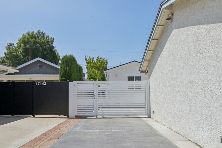 More Photos Of 17148 Stare St, Northridge Apartments For Sale