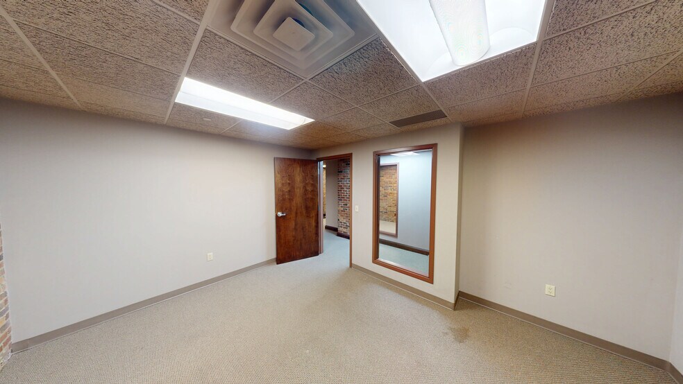 More Photos Of 150 E Market St, Indianapolis Office For Lease