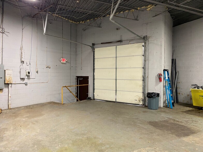 More Photos Of 24269-24293 Indoplex Cir, Farmington Hills Light Manufacturing For Lease