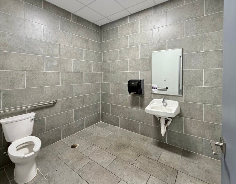 More Photos Of 523 Med Ct, San Antonio Freestanding For Lease