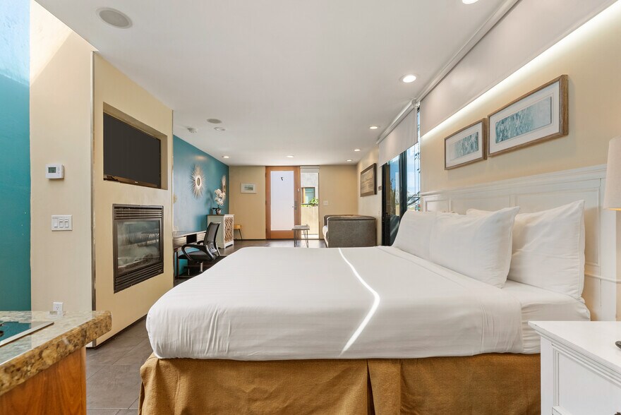More Photos Of 690-696 S Coast Hwy, Laguna Beach, Laguna Beach Hotel For Sale
