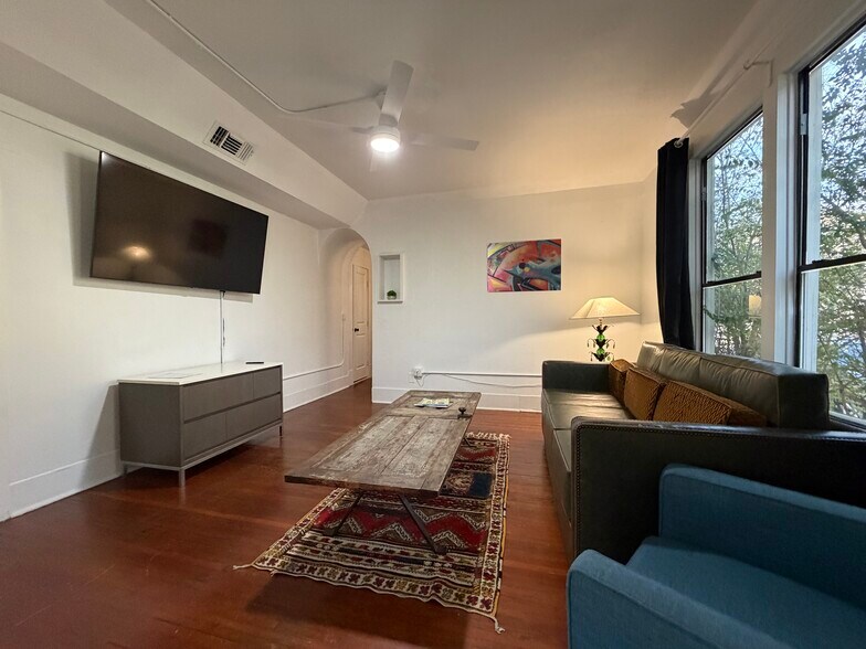 More Photos Of 402 Hyde Park Blvd, Houston Multifamily For Sale