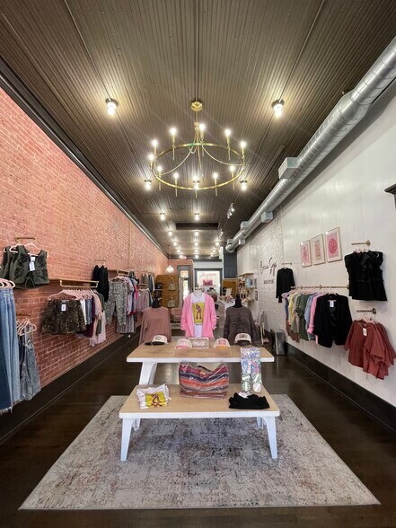 More Photos Of 126 N 8th St, Midlothian Storefront For Lease