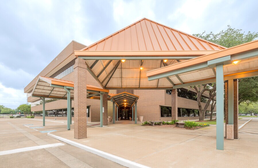 More Photos Of 263 N Sam Houston Pky E, Houston Office For Sale