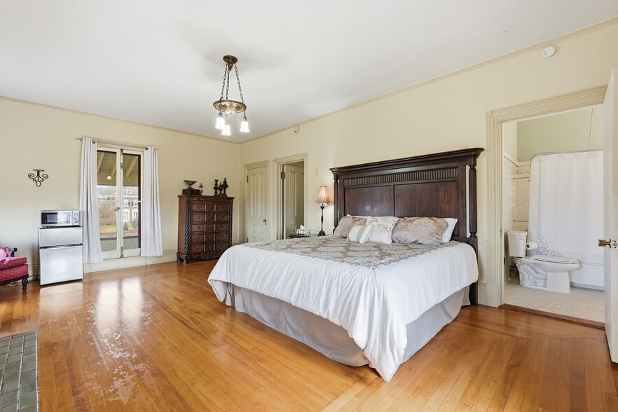 More Photos Of 270 Maple St, Springfield Hospitality For Sale