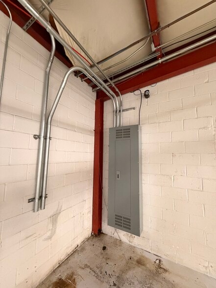 More Photos Of 725 E Bayley, Wichita Warehouse For Lease