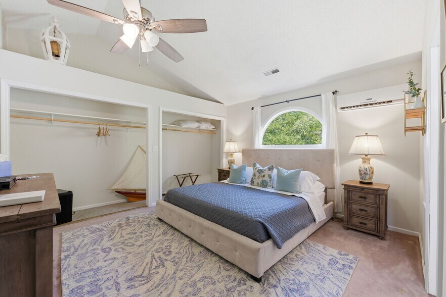 More Photos Of 508 Church St, Oriental Hospitality For Sale