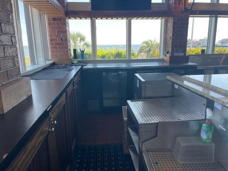 More Photos Of 905 E Gregory St, Pensacola Restaurant For Sale