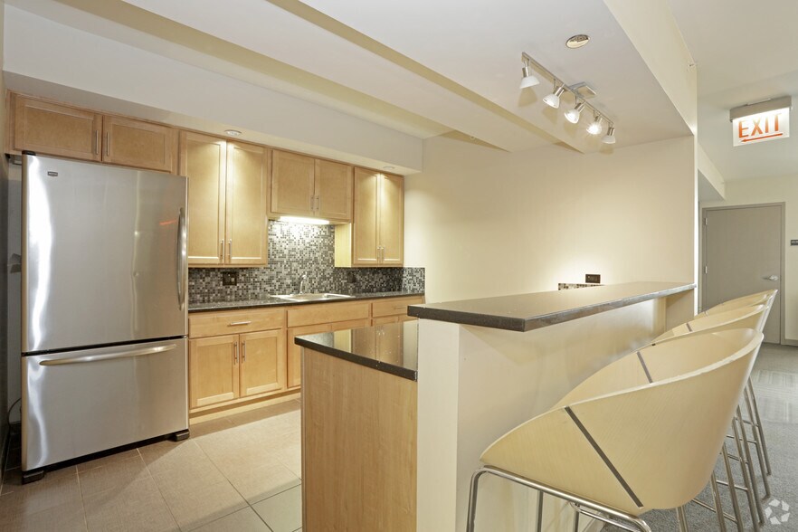 More Photos Of 555 W Kinzie St, Chicago Multifamily For Sale