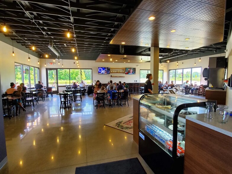 More Photos Of 2041 Blazing Star Dr, Mankato Restaurant For Sale