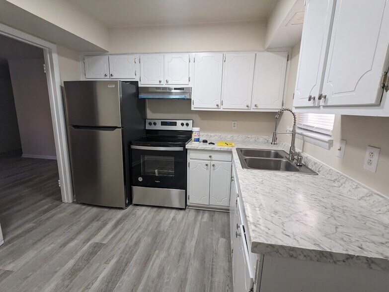 More Photos Of 1507 Tucker St, Greensboro Apartments For Sale