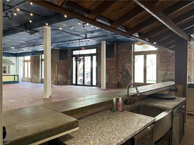 More Photos Of 840 Tchoupitoulas St, New Orleans Storefront Retail Residential For Sale