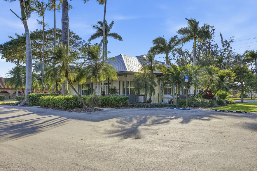 More Photos Of 1801 N Krome Ave, Homestead Office For Sale