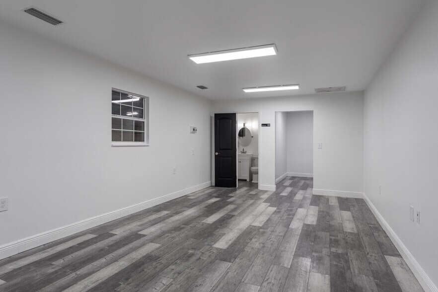 More Photos Of 3143 W Tharpe St, Tallahassee Warehouse For Lease