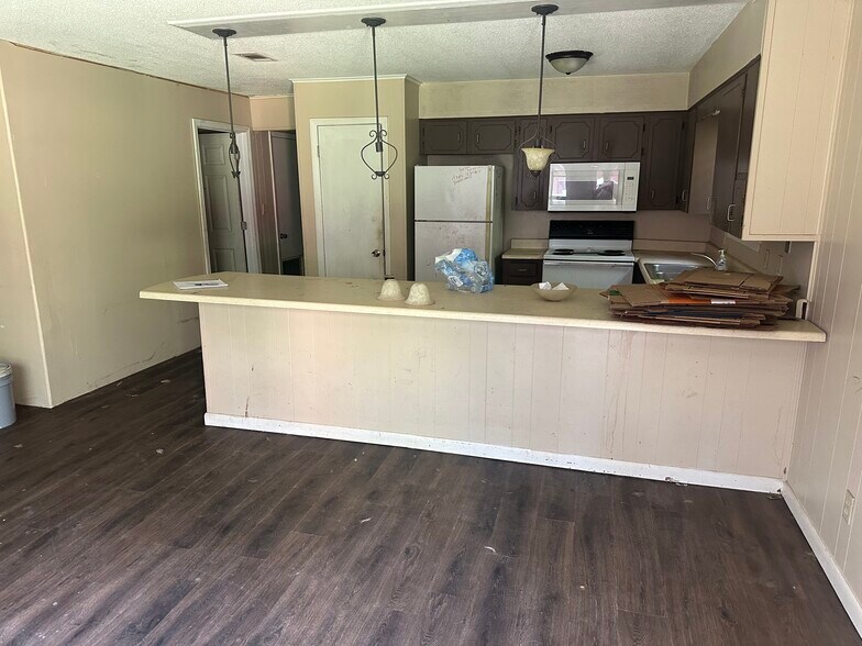 More Photos Of 207-209 Carl St, Leesville Apartments For Sale