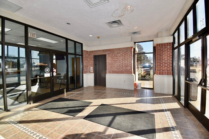 More Photos Of 37 Sandstone Cir, Jackson Office For Sale