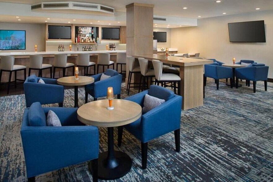 More Photos Of 6120 Peachtree Dunwoody Rd, Atlanta Hotel For Sale