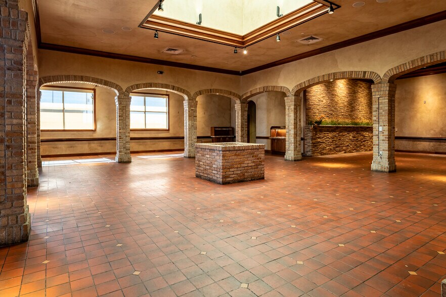 More Photos Of 1531 W 81st St, Tulsa Storefront Retail Office For Lease