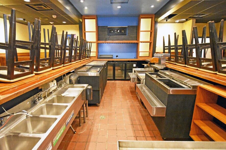More Photos Of 3939 1st Ave SE, Cedar Rapids Restaurant For Lease
