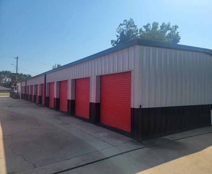 More Photos Of 700 W Railroad St, Long Beach Warehouse For Sale