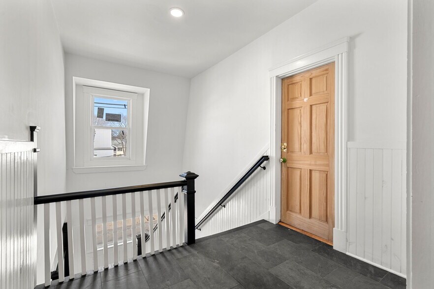 More Photos Of 136-138 Winter St, Haverhill Storefront Retail Residential For Sale